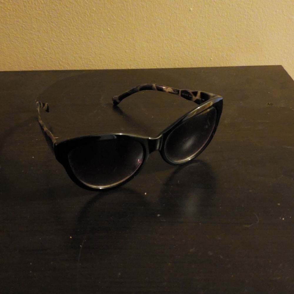 Cat eye sunglasses